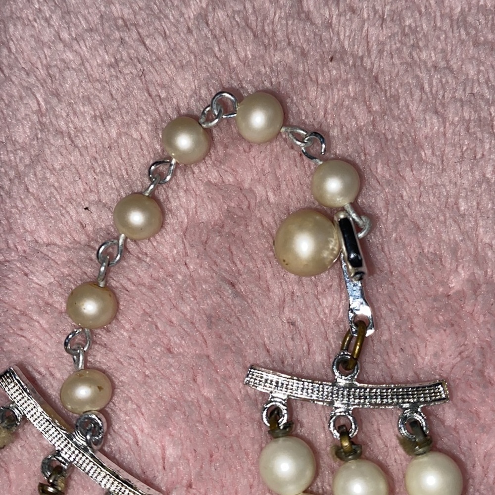 Matte faux three string pearls - Picture 2 of 4